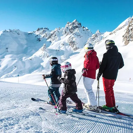 Confortable T2 Skis Aux Pieds, Proche Commerces - Fr-1-182a-14 Apartman